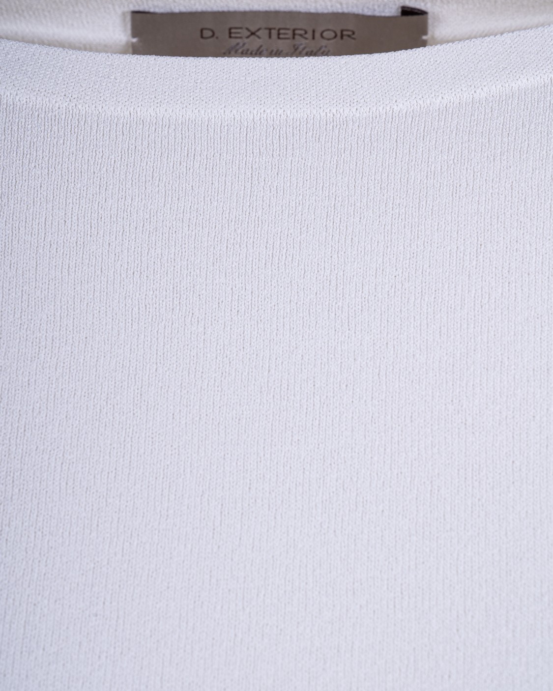 shop D.EXTERIOR  Maglia: D Exterior t-shirt in viscosa.
Dettaglio in monile sul fondo.
Mezze maniche.
Spacchi laterali.
Composizione: 80% Viscosa, 20% Poliammidica.
Made in Italy. 60045-1BIAN number 5622141